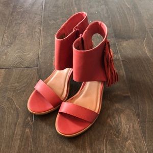 NEVER WORN! coral sandals with side fringe